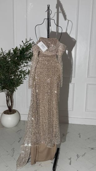 فستان سهرة شامبين طويل أكمام طويلة كلفة كردانة مطرزة باللؤلؤ والترتر مبطن بالكامل