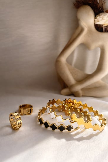 اسوارة White Cleef