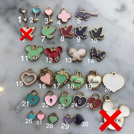 بروش مطلي ذهب بالاسم مع اختيار فصين تغيير