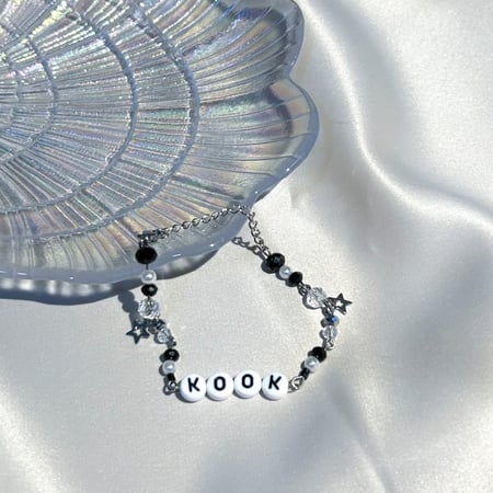 اساور كرستال مع كلمة بإختيارك | Crystal bracelet with a word