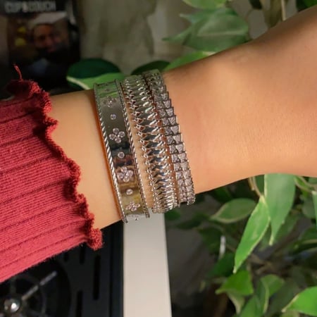 طقم اساور مع خواتم فضي وذهبي فري سايز