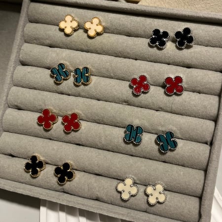 حلق فضي وذهبي