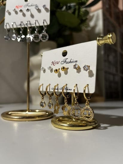 حلق فضي وذهبي