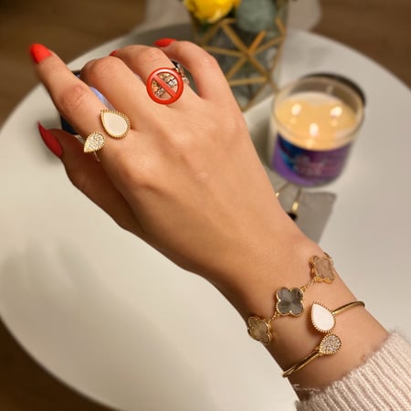 فان كليف اساور ذهبي مع بوشرون