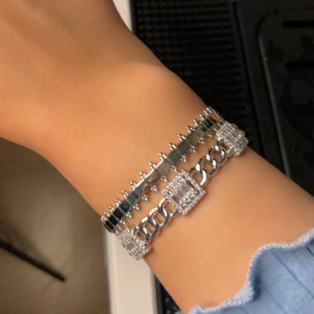 اسوارتين مع خواتم