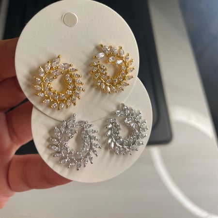 حلق فضي او ذهبي