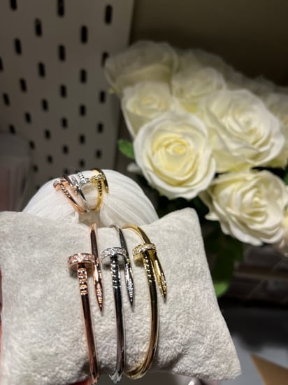 اساور مسمار