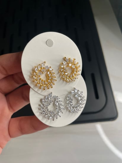 حلق فضي او ذهبي