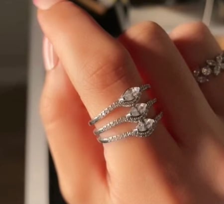 خاتم فضي وذهبي