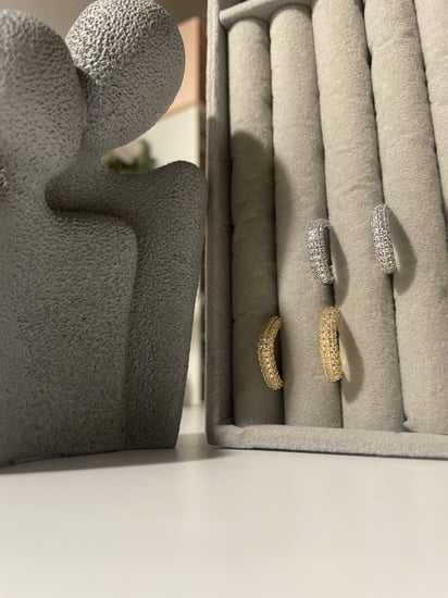 حلق فضي وذهبي