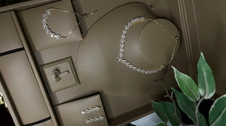 طقم ناعم ذهبي وفضي