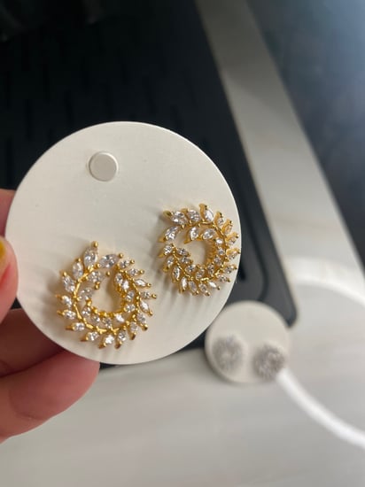 حلق فضي او ذهبي