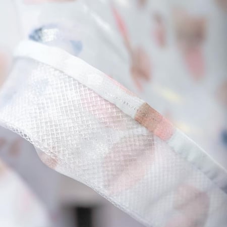 فستان نسائي أنيق ، متوسط الطول ، بأكمام منخفضة ، تصميم النقوش وخامة ناعمة ، لون أبيض