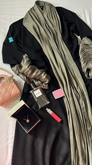 Signature abaya ( بإمكانك اختيار اللون )