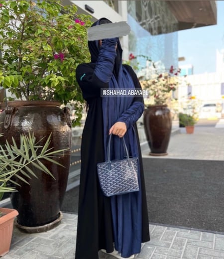 Signature abaya ( بإمكانك اختيار اللون )