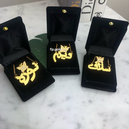 قلاده فراشه مع فصوص مطلي ذهب