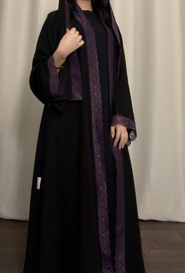 عبايه( N96 ) سودا مع دانتيل بنفسجي