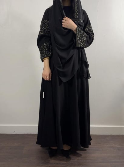 عبايه (N63) تطريز نحاسي