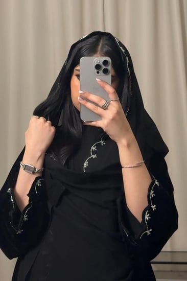 عبايه ( N84 ) شك فضي طبقات كلوش