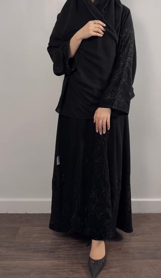 عبايه (N53) تطريز اسود