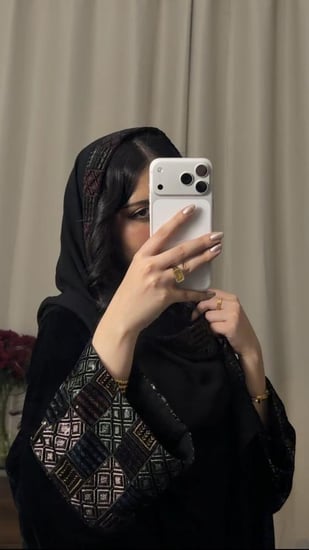 عبايه ( N97 ) شك مع تطريز