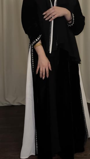 عبايه ( N86 ) شك فضي مع كسرات ابيض