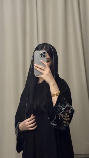 عبايه (N43) شك ورد