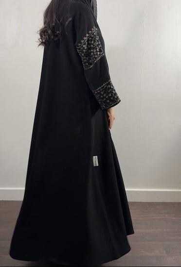 عبايه (N63) تطريز نحاسي