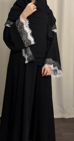 عبايه( N102 ) دانتيل اسود و ابيض