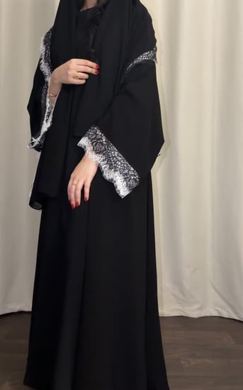 عبايه( N102 ) دانتيل اسود و ابيض