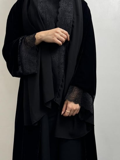 عبايه(N35) طرف دانتيل اسود