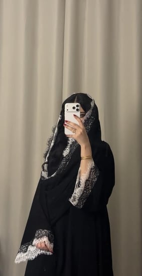 عبايه( N102 ) دانتيل اسود و ابيض