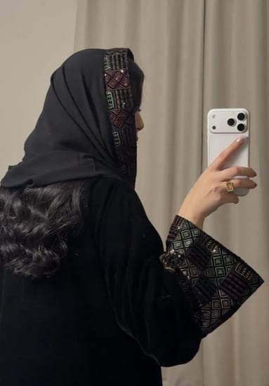 عبايه ( N97 ) شك مع تطريز