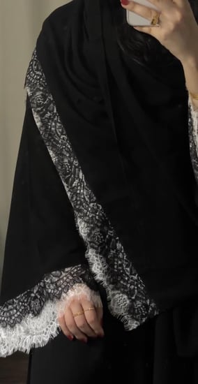 عبايه( N102 ) دانتيل اسود و ابيض