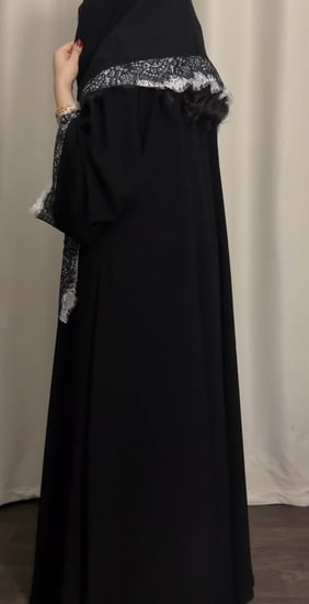 عبايه( N102 ) دانتيل اسود و ابيض