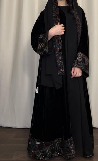 عبايه ( N97 ) شك مع تطريز