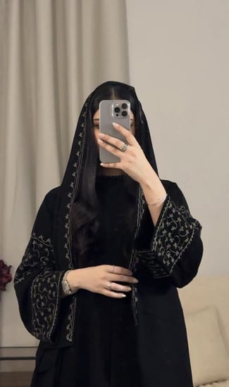 عبايه (N63) تطريز نحاسي