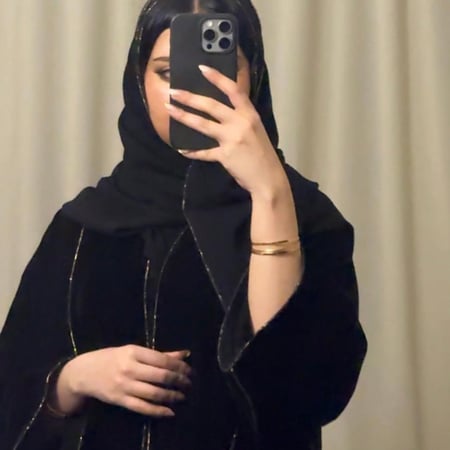 عبايه ( N89 ) قيطان ذهبي