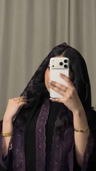 عبايه( N96 ) سودا مع دانتيل بنفسجي