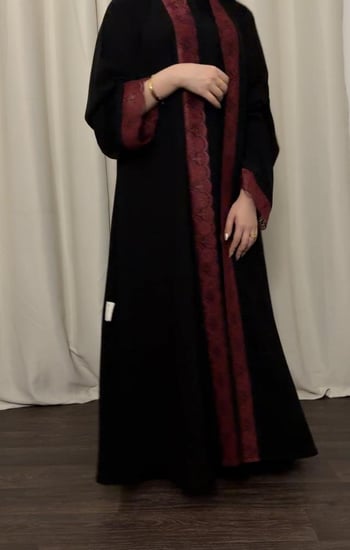 عبايه( N93 ) سودا مع دانتيل عنابي