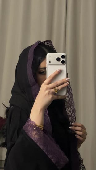 عبايه( N96 ) سودا مع دانتيل بنفسجي