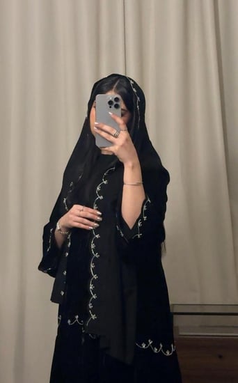 عبايه ( N84 ) شك طبقات كلوش ( شحن فوري )
