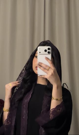عبايه( N96 ) سودا مع دانتيل بنفسجي