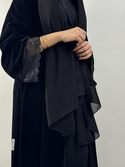 عبايه(N35) طرف دانتيل اسود