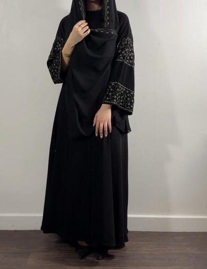 عبايه (N63) تطريز نحاسي