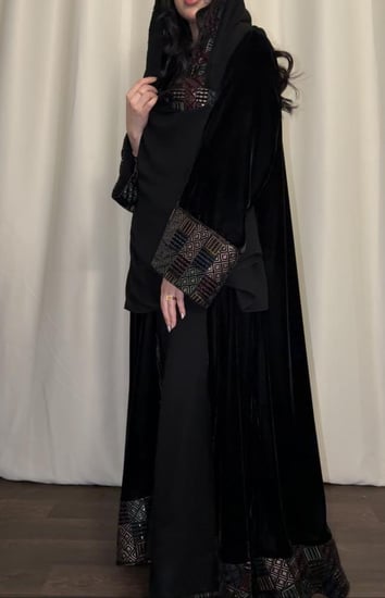 عبايه ( N97 ) شك مع تطريز