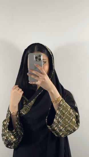 عبايه (N60)اشك وتطريز لولو