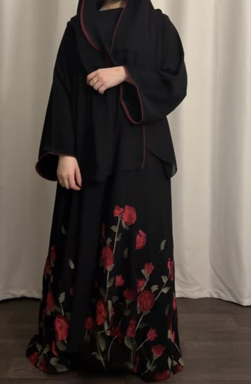 عبايه ( N103 ) تطريز ورد ملون