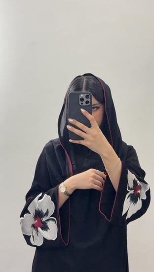 عبايه (N39) تطريز ورد