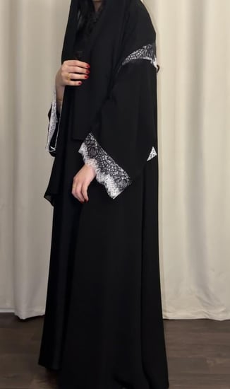 عبايه( N102 ) دانتيل اسود و ابيض